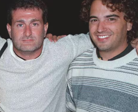 gabrielmichi's tweet image. AÑOS
- 28 años se cumplen del asesinato de mi compañero José Luis Cabezas.

- 28 años de edad tenía yo cuando ocurrió el crimen de mi amigo. Es decir, pasé la mitad de mi vida conviviendo con esta trágica historia.

Sigue...