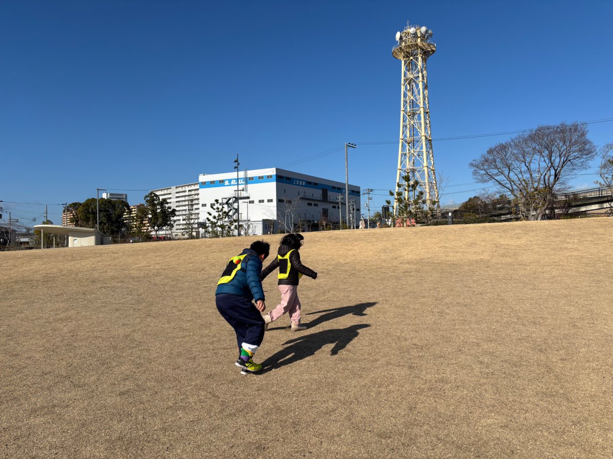 SheepathPark's tweet photo. レンタルグッズ、新しく増えたん知っとる？

イチオシの的当てビブスで遊んでくれて、むっちゃ楽しい！やて！
気になるやろ？

みんなも借りて遊んでみてな〜♪ https://t.co/xmSZAuvTRl