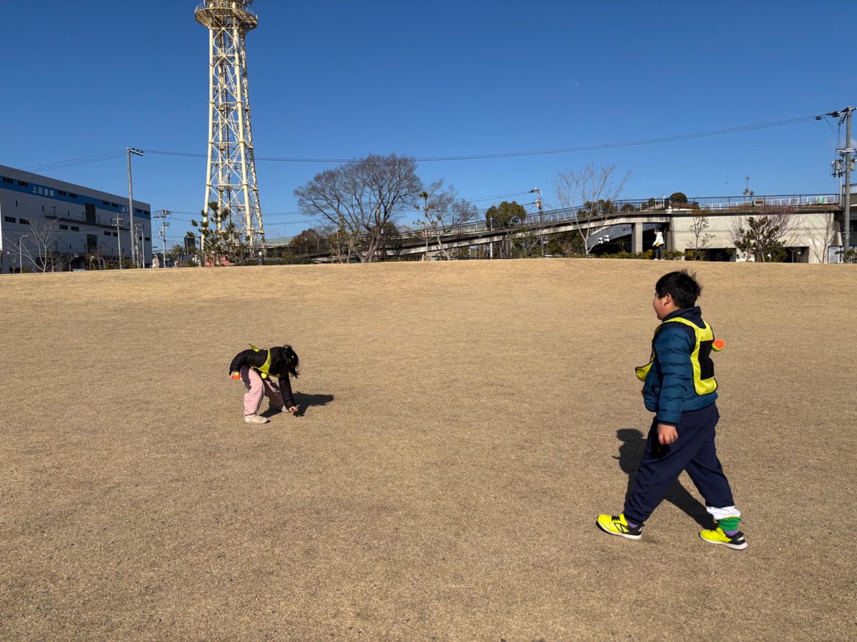 SheepathPark's tweet photo. レンタルグッズ、新しく増えたん知っとる？

イチオシの的当てビブスで遊んでくれて、むっちゃ楽しい！やて！
気になるやろ？

みんなも借りて遊んでみてな〜♪ https://t.co/xmSZAuvTRl