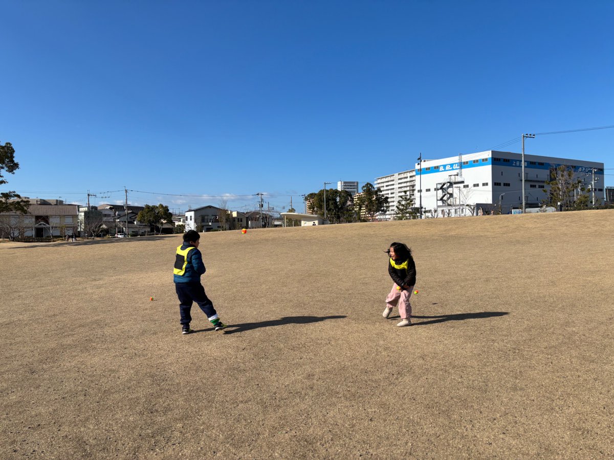 SheepathPark's tweet photo. レンタルグッズ、新しく増えたん知っとる？

イチオシの的当てビブスで遊んでくれて、むっちゃ楽しい！やて！
気になるやろ？

みんなも借りて遊んでみてな〜♪ https://t.co/xmSZAuvTRl