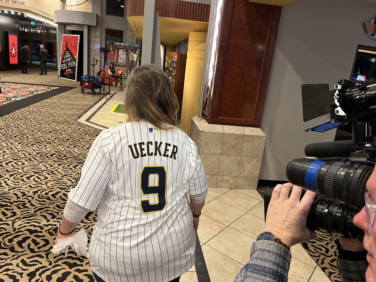 michelehana's tweet photo. Fans came wearing Uecker merch to honor the late legend Bob Uecker who passed away at age 90 but is forever in their hearts. Marcus theatres are honoring him this weekend by showing the comedy he was in that debuted in 1989, Major League
#cbs58 #marcus_theatres #brewers https://t.co/ST7PeVq3TS