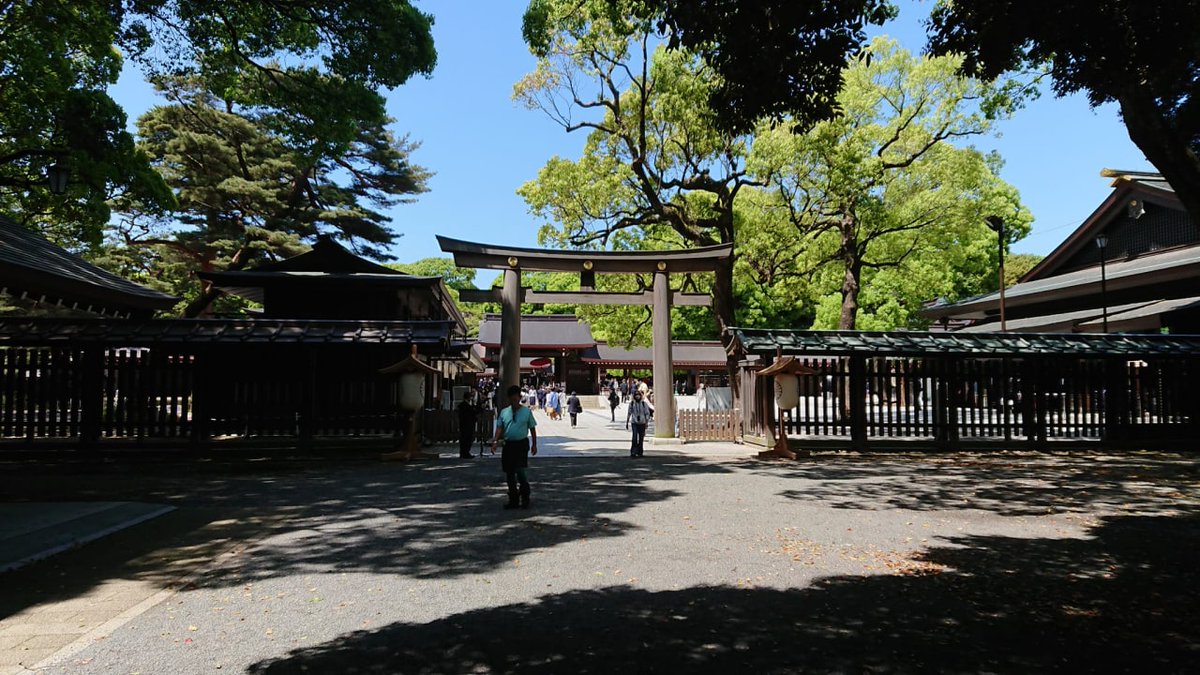 MiloudInes's tweet image. 静かな神社を散策し、自然と伝統の完璧な融合を体験してください。 🌿 このような時間はいつも人々にリラックスと平和を感じさせます✨