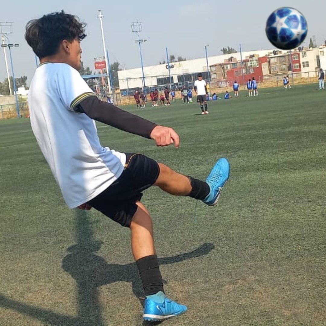 CE_Zama's tweet photo. En una jornada muy demandante, jugando tiempos extra y con partidos de corrido, nuestros alumnos de secundaria llegaron a la final de los Juegos Deportivos Estatales y Paraestatales de la Educación Básica 2024-2025, misma que ganaron por la mínima diferencia 1-0.

#SoyZamá https://t.co/IewPC3eZXV
