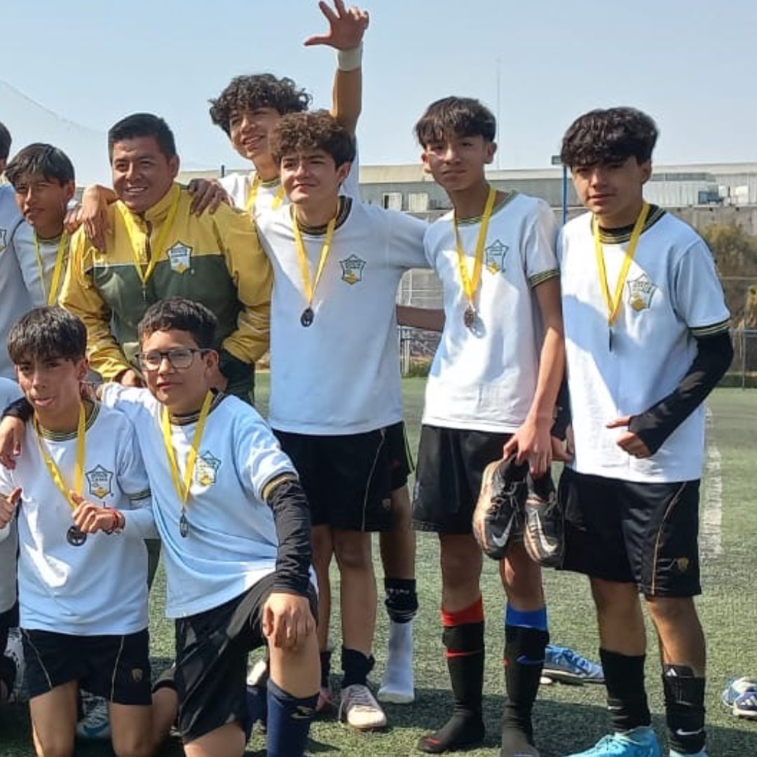 CE_Zama's tweet photo. En una jornada muy demandante, jugando tiempos extra y con partidos de corrido, nuestros alumnos de secundaria llegaron a la final de los Juegos Deportivos Estatales y Paraestatales de la Educación Básica 2024-2025, misma que ganaron por la mínima diferencia 1-0.

#SoyZamá https://t.co/IewPC3eZXV