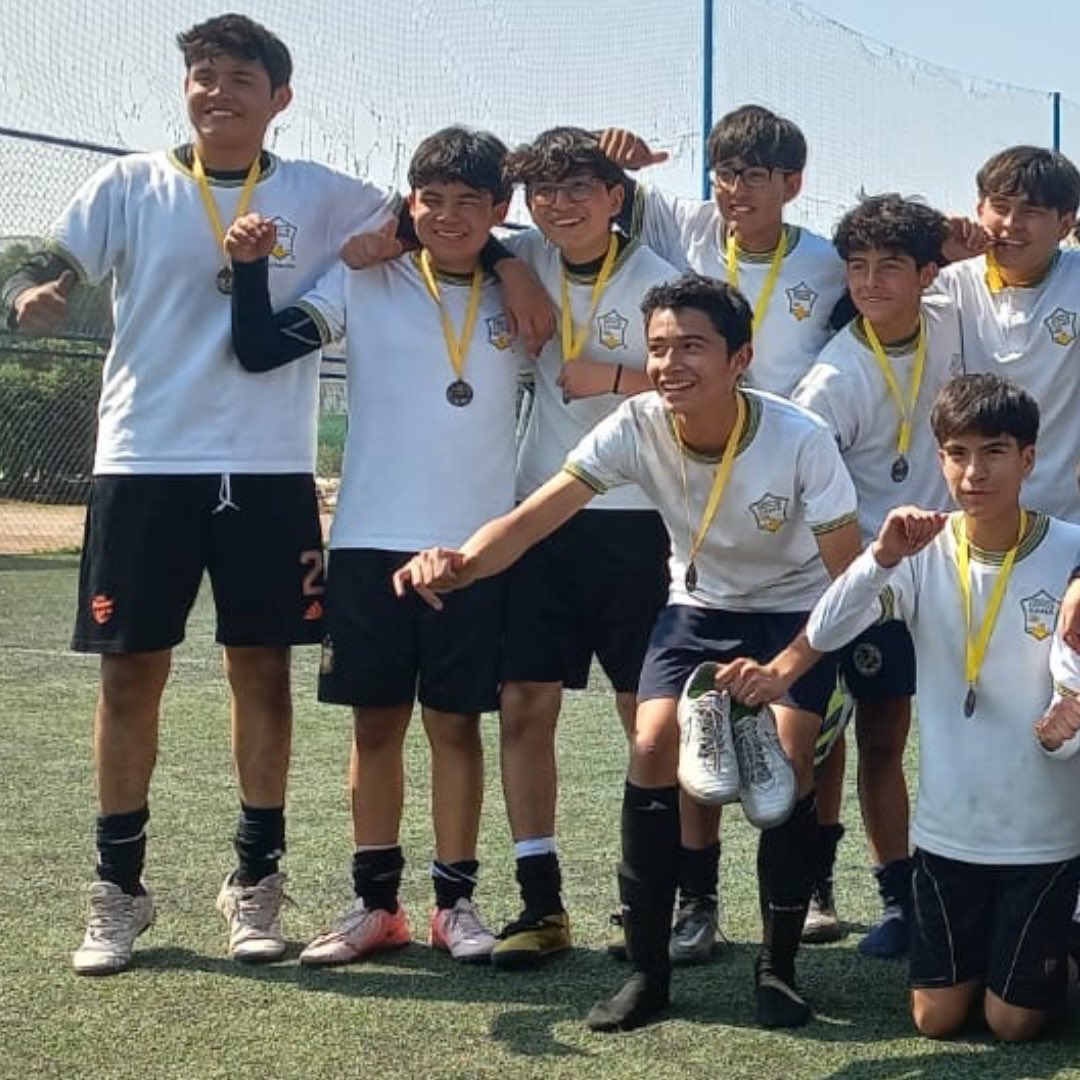 CE_Zama's tweet photo. En una jornada muy demandante, jugando tiempos extra y con partidos de corrido, nuestros alumnos de secundaria llegaron a la final de los Juegos Deportivos Estatales y Paraestatales de la Educación Básica 2024-2025, misma que ganaron por la mínima diferencia 1-0.

#SoyZamá https://t.co/IewPC3eZXV