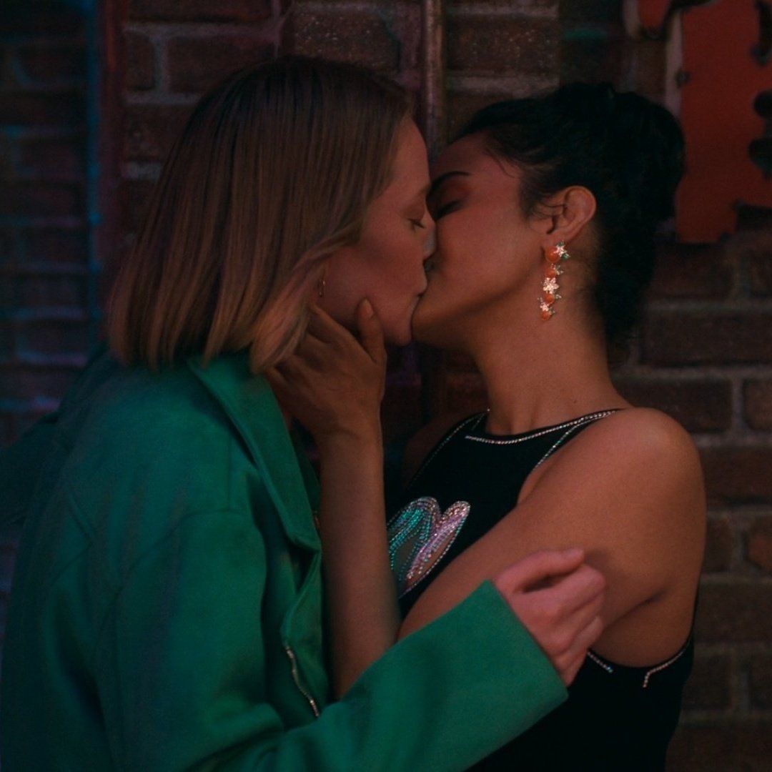 bela from the sex lives of college girls comes out as bisexual