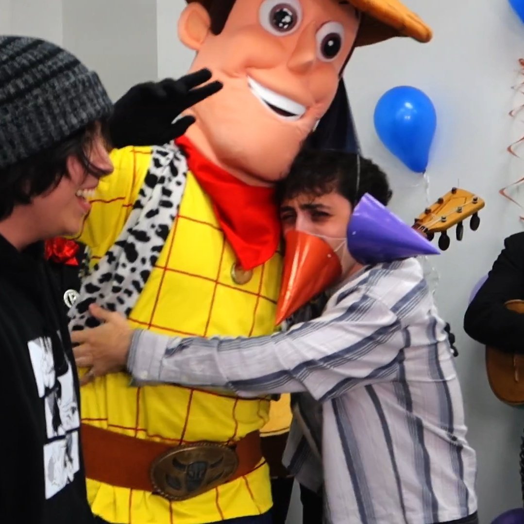 las tomas parecen sacadas de un capitulo de the office 😭