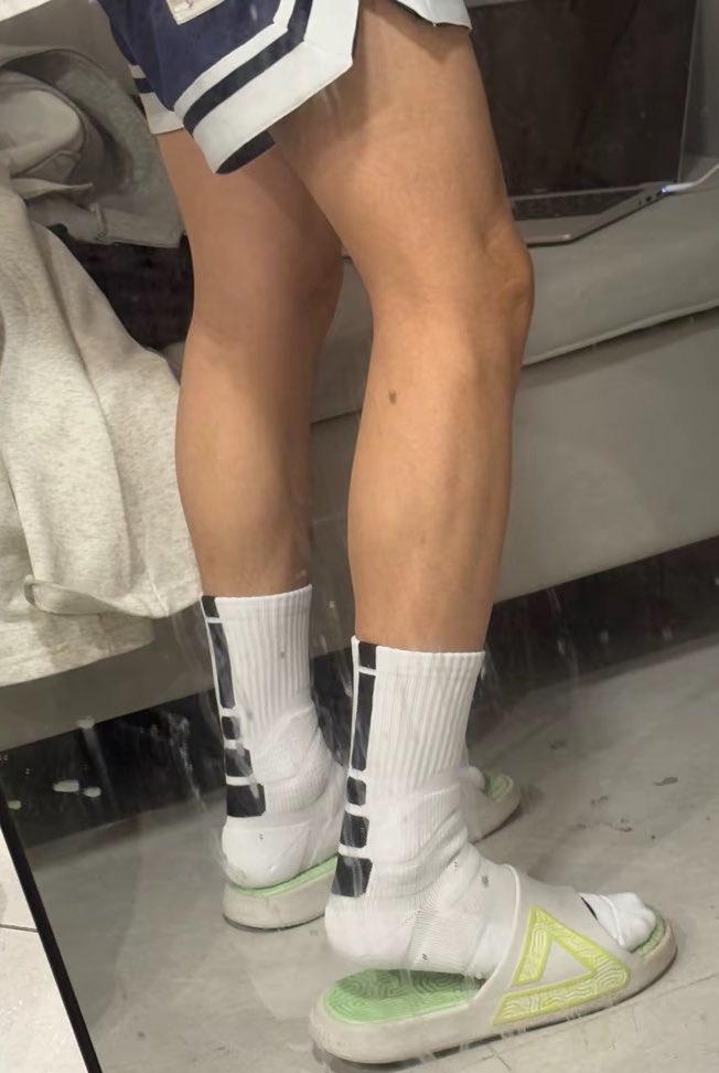 A7ksbb's tweet photo. 来 傻逼儿子们 给你爹上供 来买你爹的贴身物品回去闻着 让爹调教你 如果你是现实 你爹我肯定用大鸡吧抽死你 用你爹46🦶踩你脸上 让你吸 #男高 #篮球体育生 #黑皮体育生 #s #爸爸 #体育生 #体育生原味 #白袜 #球鞋 #白袜体育生 #篮球生 #高中体育生 #高中生 #高中生原味 #高中生弟弟 #男高 #臭脚体育生 https://t.co/2fMDN2Tb2U