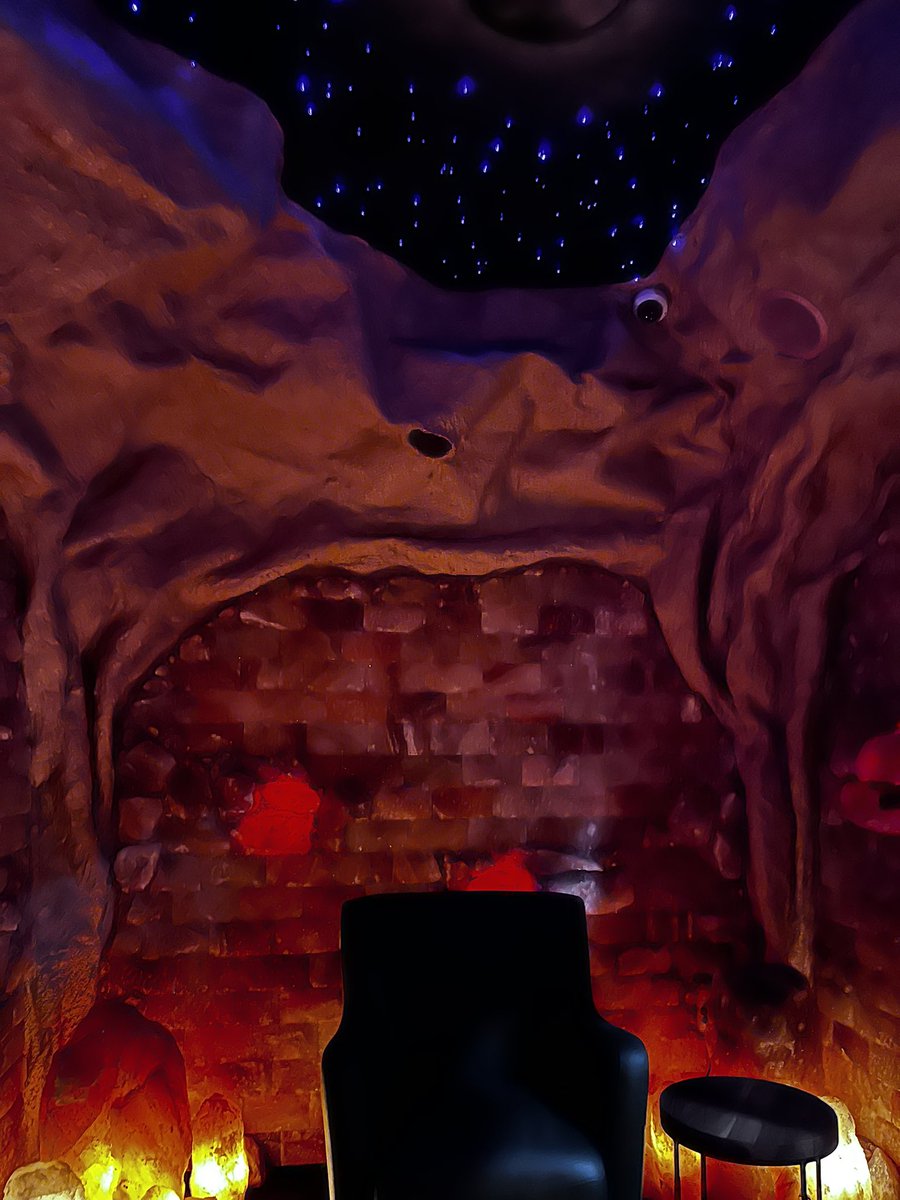 XOCHROCKS's tweet photo. #FridayVibes #saltcave #FridayFeeling https://t.co/QycNkIq0Tf