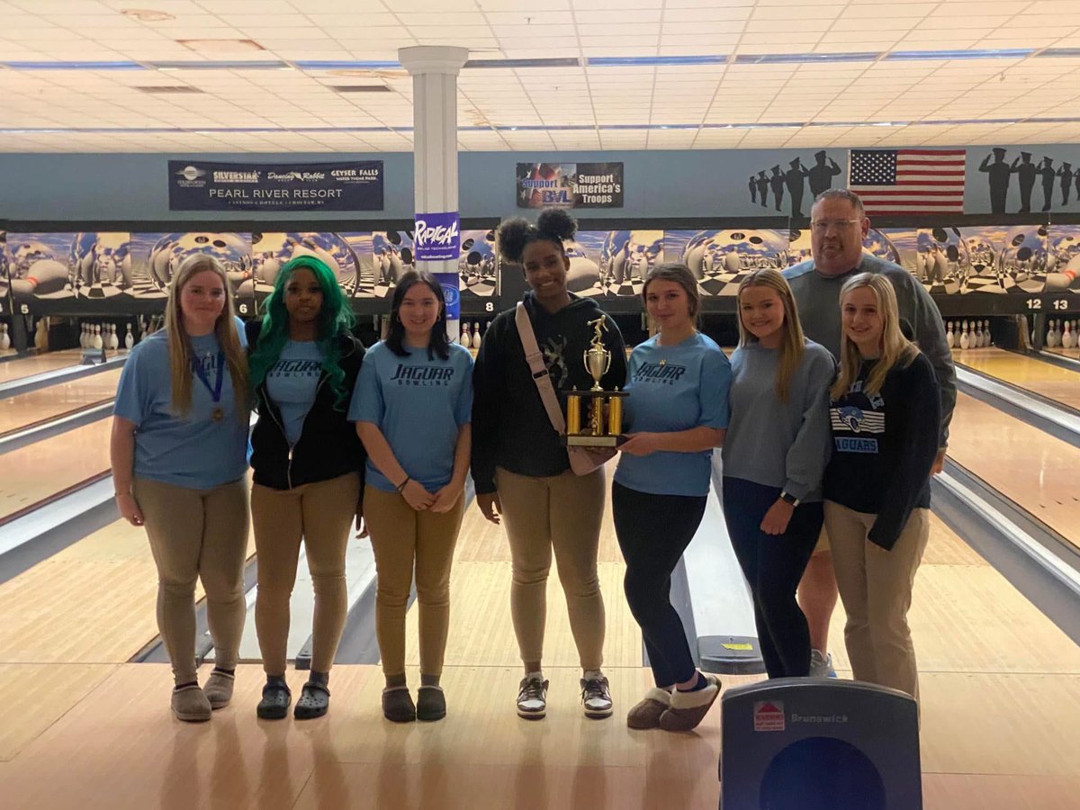 Congratulations to the girls’ bowling team on finishing second in the Class II Central Regional. They will compete in the state championship tournament next Friday at Fannin Lanes. Alyssa Vanegas was selected 1st Team All-Region! 🐆🎳🏆