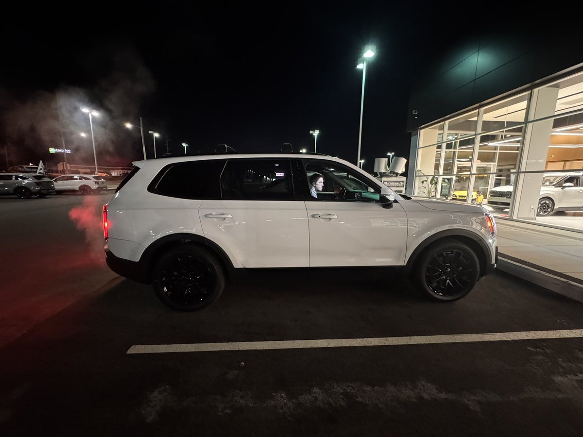 JakeJones_34's tweet image. Proud new owner! #KiaTelluride