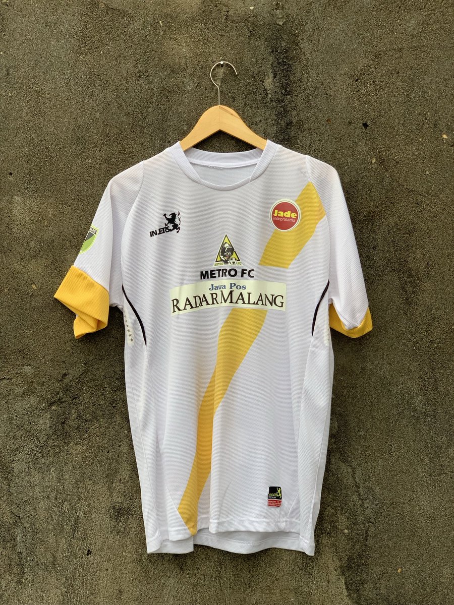 syaputra17's tweet photo. Izin ngelapak min, semoga rejeki anak 👶🏻 #jersey4sale @Jerseyforum @JerseyLigina 
Persekam Metro FC away 2015  
(XL) idr 450 k 
More info wa 0822-9361-6399 https://t.co/Bn9bacCSTF