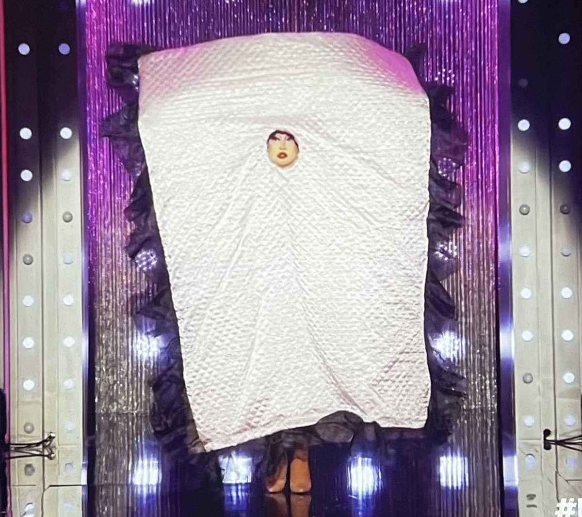 assenavmarie's tweet photo. Joella: in LA I’m known for opulence

#DragRace https://t.co/zLcMAMYQmi