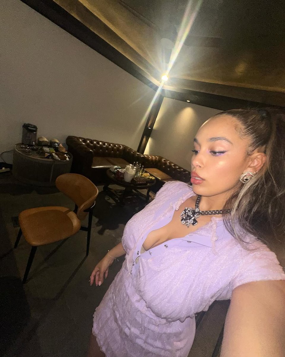 ComplexMusic's tweet image. Jorja Smith checks in 📸