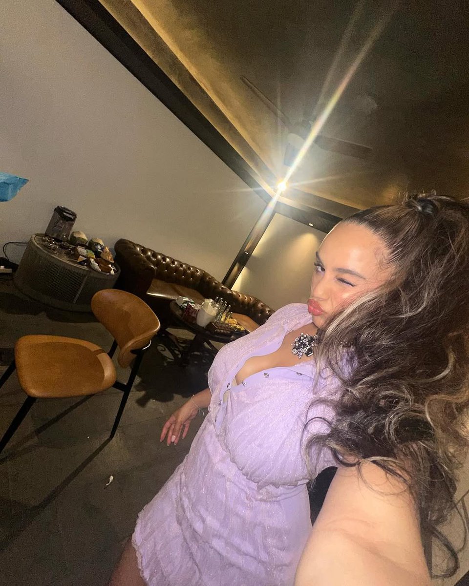 ComplexMusic's tweet image. Jorja Smith checks in 📸