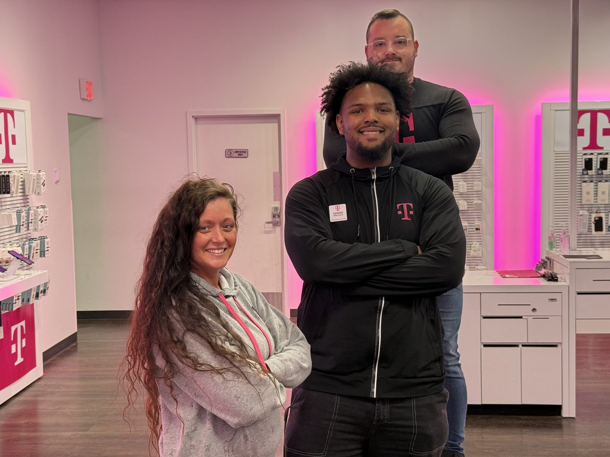 BKnollRetail's tweet image. Magenta fam welcome Lorenzo to team Dayton! He certified to Mobile Expert this evening 👏🏻👏🏻He’s ready to serve our customers in Kettering #MobileExpert #DYTFlightClub @CinciTrainer @smccloskey30