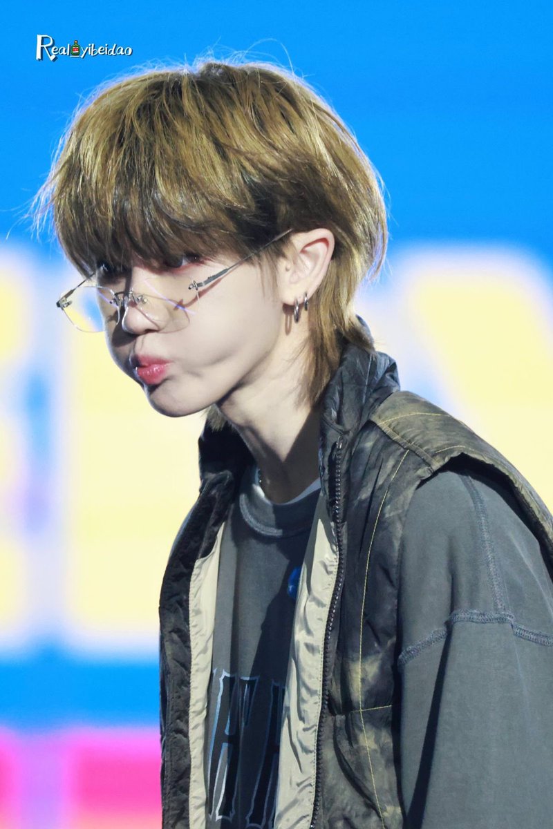 자꾸 끼부릴래?