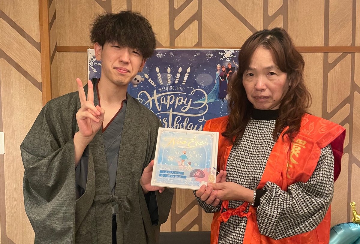 kunikabu's tweet photo. 【片親だからこそ伝わる深い感謝】
「絵本があったからこそ、普段言えない感謝の気持ちを伝えられました。」
新婦が片親で育てられたことを綴ったNoaÉre。
一人で自分を支えてくれた母への感謝が詰まった一冊を渡すと、母は「この絵本が、私たち親子の人生そのものね」と涙をこらえられませんでした。
NoaÉreは、特別な親子関係を形にする一冊です。