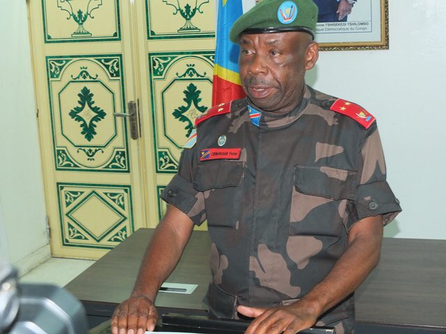 KasongaLejuste's tweet photo. Quand meurt un héros, il donne naissance à plusieurs autres disait son excellence @PatrickMuyaya 

Va en paix monsieur le Général Peter, désormais tu as inscrit ton nom dans le livre du patriotisme. 

La patrie ou la mort, nous vaincrons https://t.co/TpqfpJvPgn