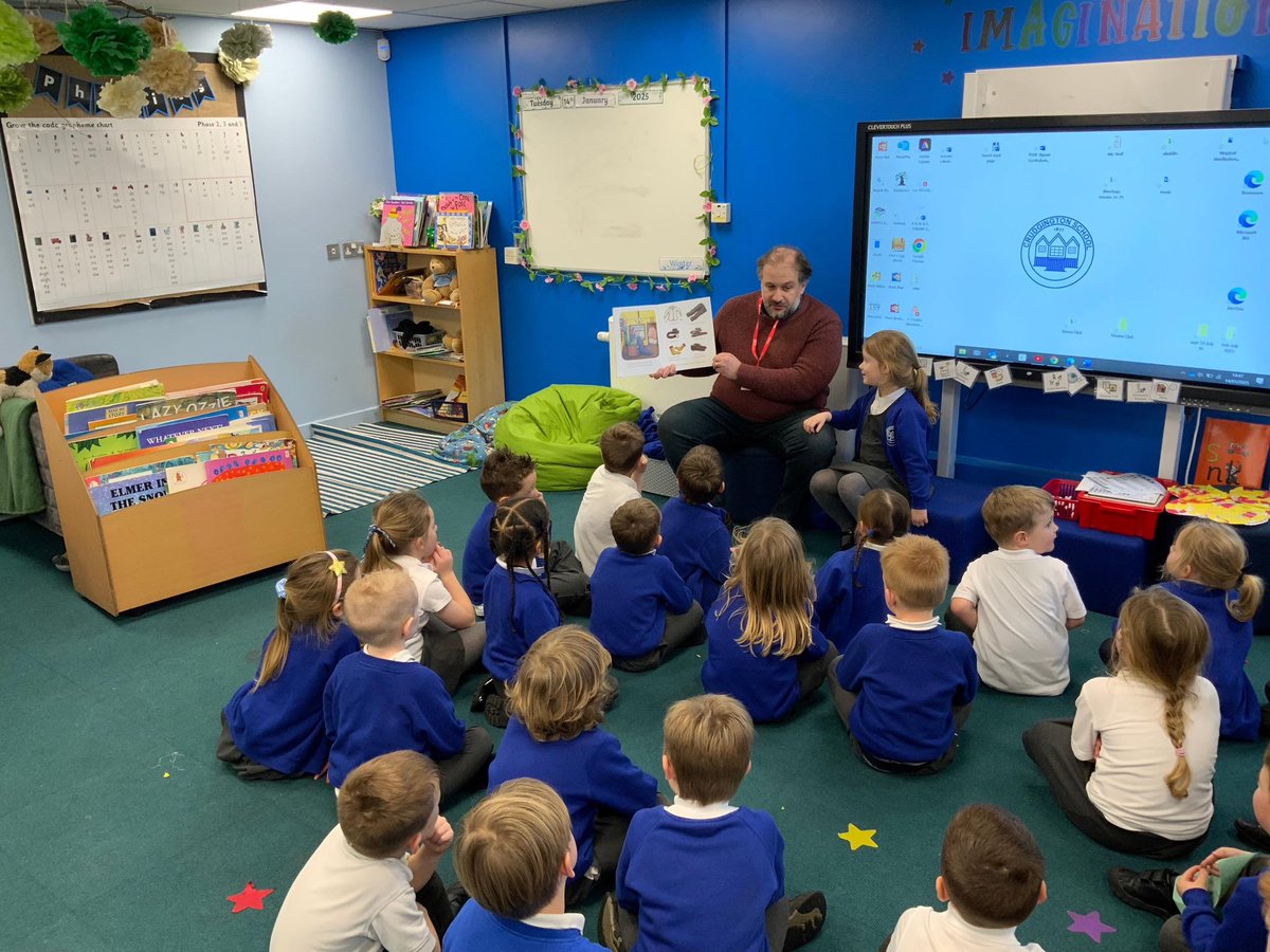 CrudgingtonLCT's tweet image. Our first secret reader has made it into Class 1. It’s Seren’s dad today reading The Smartest Giant in Town by Julia Donaldson. The children listened really well and loved hearing about George and how smart he was.

#Reading #EYFS #SecretReader 💡📖