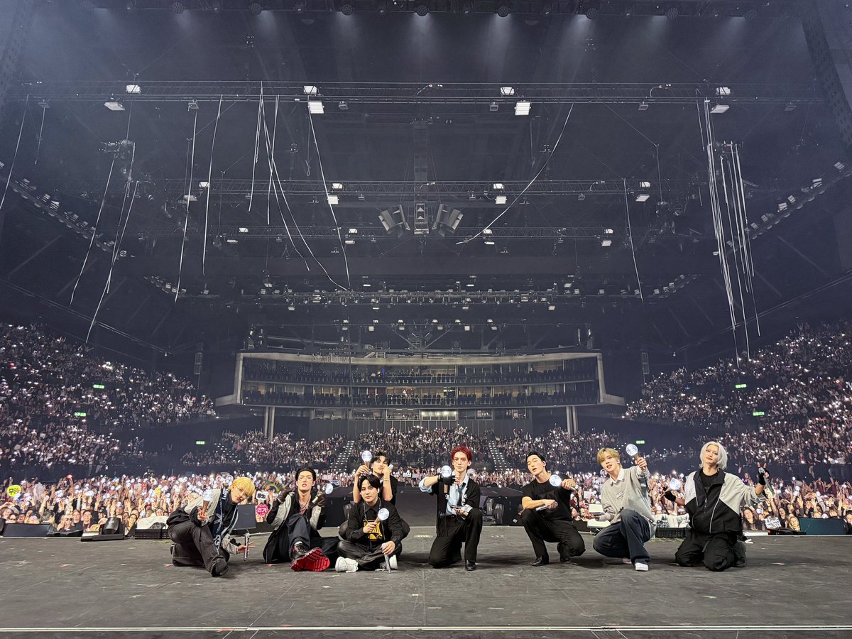 THExPIRATEEZ's tweet photo. The third stop is 𝖹𝗎̈𝗋𝗂𝖼𝗁. With hearts in sync and steps united, 𝗔𝗧𝗘𝗘𝗭 and 𝗔𝗧𝗜𝗡𝗬 created a fiery spectacle together. The energy soared, the stage burned bright, and tonight’s journey became unforgettable. Thank you for your support—let’s keep sailing forward. ⛵️ https://t.co/dDYdA9pCyr