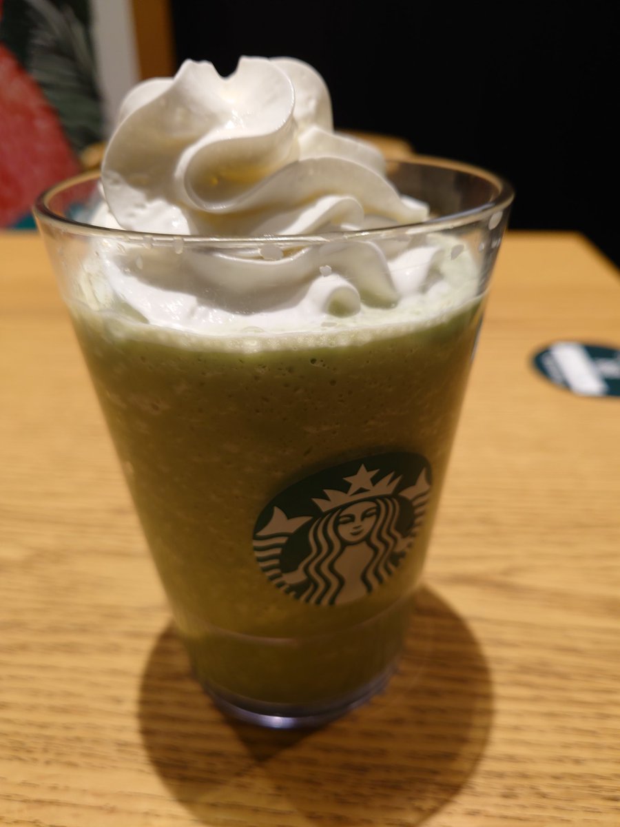 娘の映画鑑賞待ち。