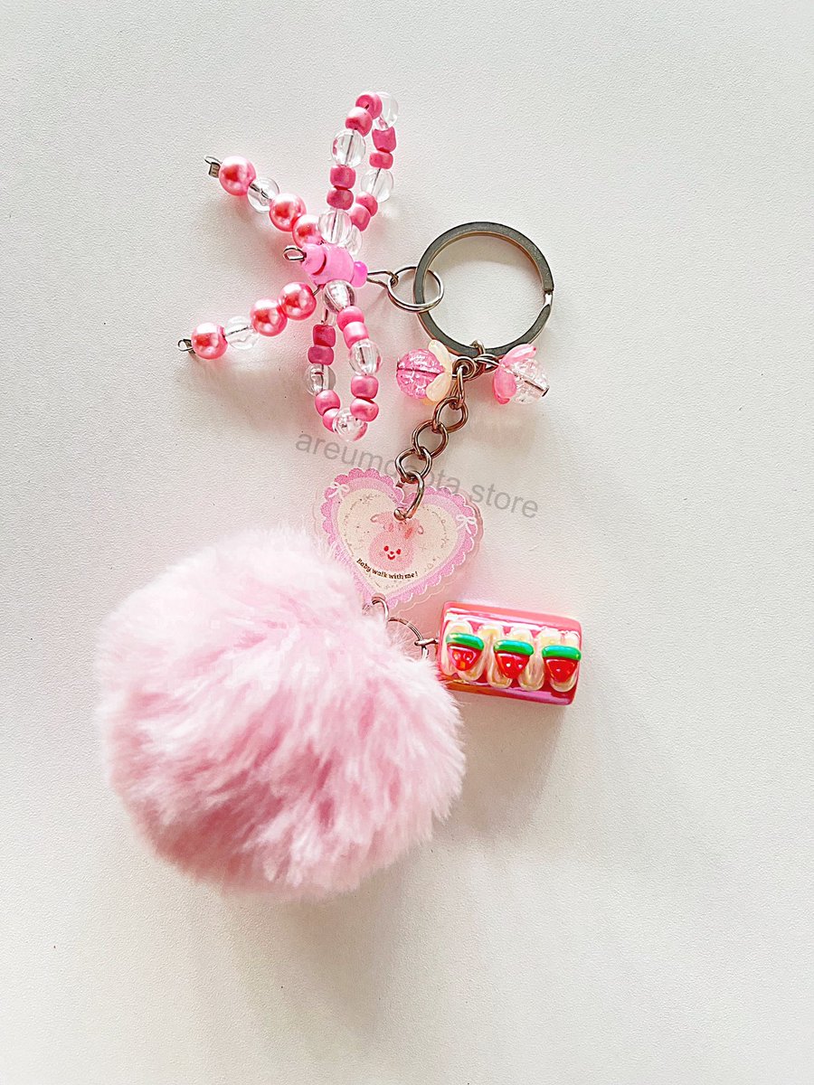 cucumberbinz's tweet photo. WTS DENIMALZ POMPOM RIBBON KEYCHAIN 
( handmade with luvs by @cucumberbinz )

💰36k / each 
(CO => Shopee)

Details: 
• Denimalz love keychain
• Luxury beads
• Pompom
• Cute ribbon

Ps. Each keychain comes with limitied beads, so grab yous harudeul🍀

WTS keychain day6 https://t.co/XY4mPNzyvM