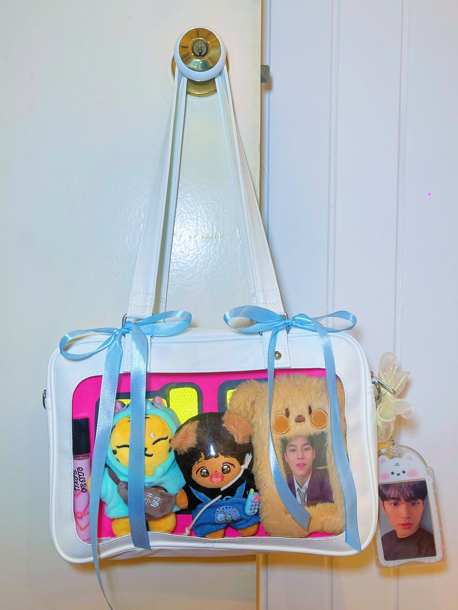 Gyuubaoo's tweet photo. I will be bringing this bag tomorrow! i will be wearing pink top with a blue long jeans! SEE YALL 🩷 https://t.co/Wq9BKI8cup