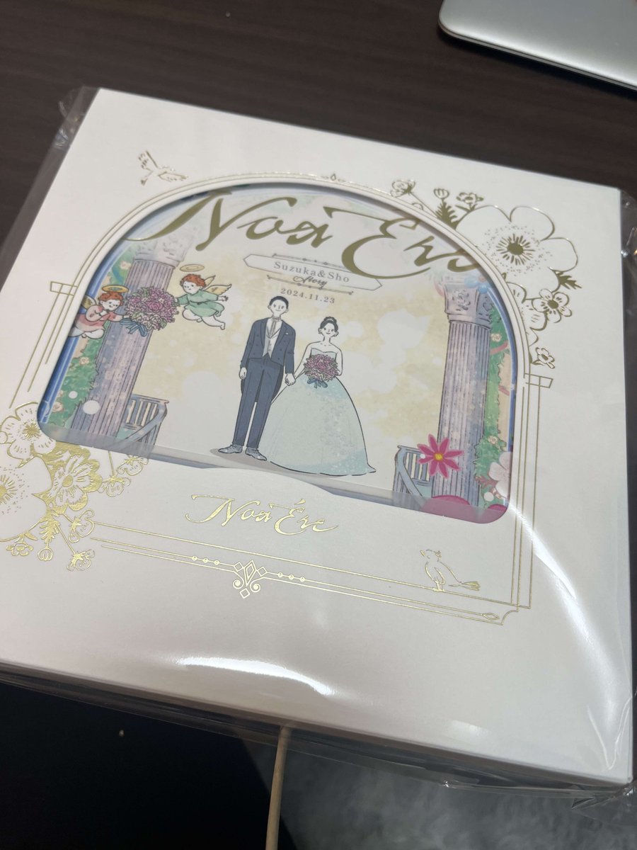 kunikabu's tweet photo. 【兄が語った新郎の幼少期の姿】
「兄がこんなにたくさん話してくれるなんて、正直驚きました。」
絵本には、兄が新郎の子ども時代について語ってくれたエピソードが綴られていました。
「小学校の運動会で、転んでも最後まで一生懸命走ってゴールしたお前を見て、弟ながら誇らしく思った」と書かれた一文に、新郎自身も驚きました。
「普段は照れくさくて、こんなこと言わないよな」と笑いながらも、新郎の目には涙が浮かんでいました。
参列者からも「家族のこういう話って、普段は聞けないから感動するね」と言ってもらえ、絵本がさらに特別なものに感じました。