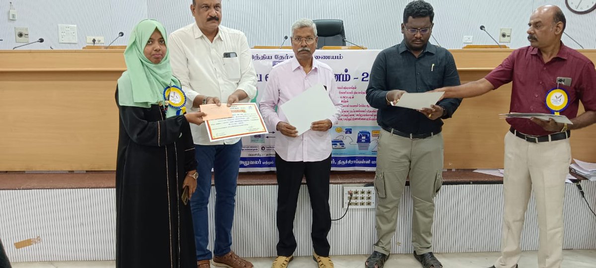 DSUTRY_OFFICIAL's tweet photo. Division of Students Affairs is glad to announce that our University students have bagged prizes 🏆🎉 at various competitions held with regard to voting awareness 🗳️✨ at the district level and were honoured today in the collectorate 🏛️👏. https://t.co/vapr2s1OuA