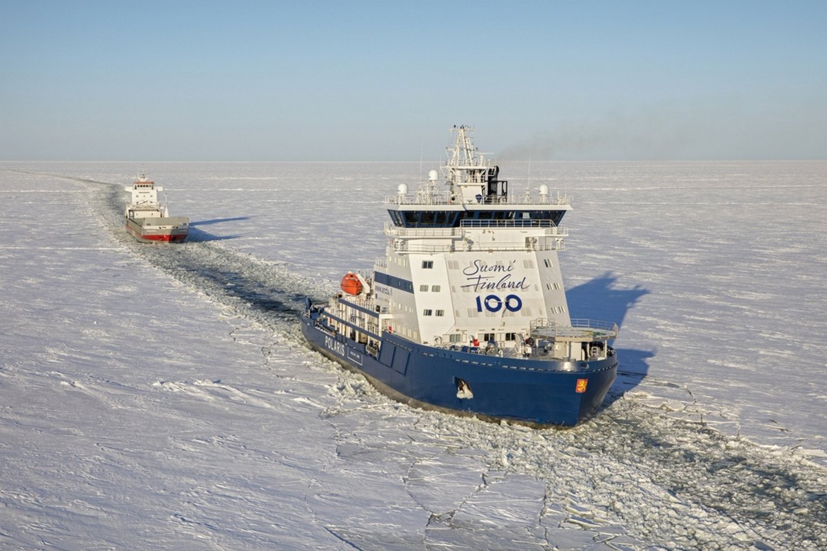 Railotech's tweet photo. I know it's not a realistic idea given how the Great Lakes #winternavigation system differs from the one we have in the Baltic Sea, but just imagine they had something like #icebreaker Polaris to assist Manitoulin now... https://t.co/XxFrRb3isv