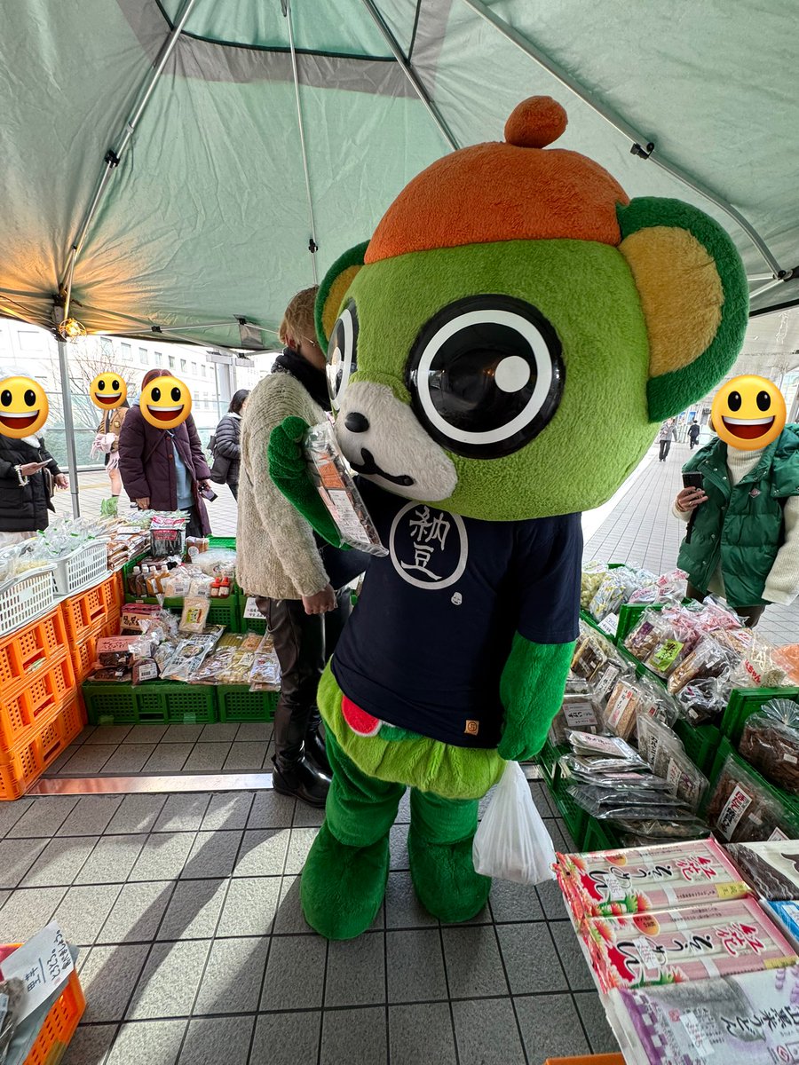 yo_tan's tweet photo. イッちゃんのお買い物はまだまだ続きます☆
高知県産のトマトや高糖度の焼き芋と魅力的なものがいっぱい\( ´▽`)/
#大崎さんと冬散歩 #大崎一番太郎 #project30 #ride22 https://t.co/wycNEkdAgL