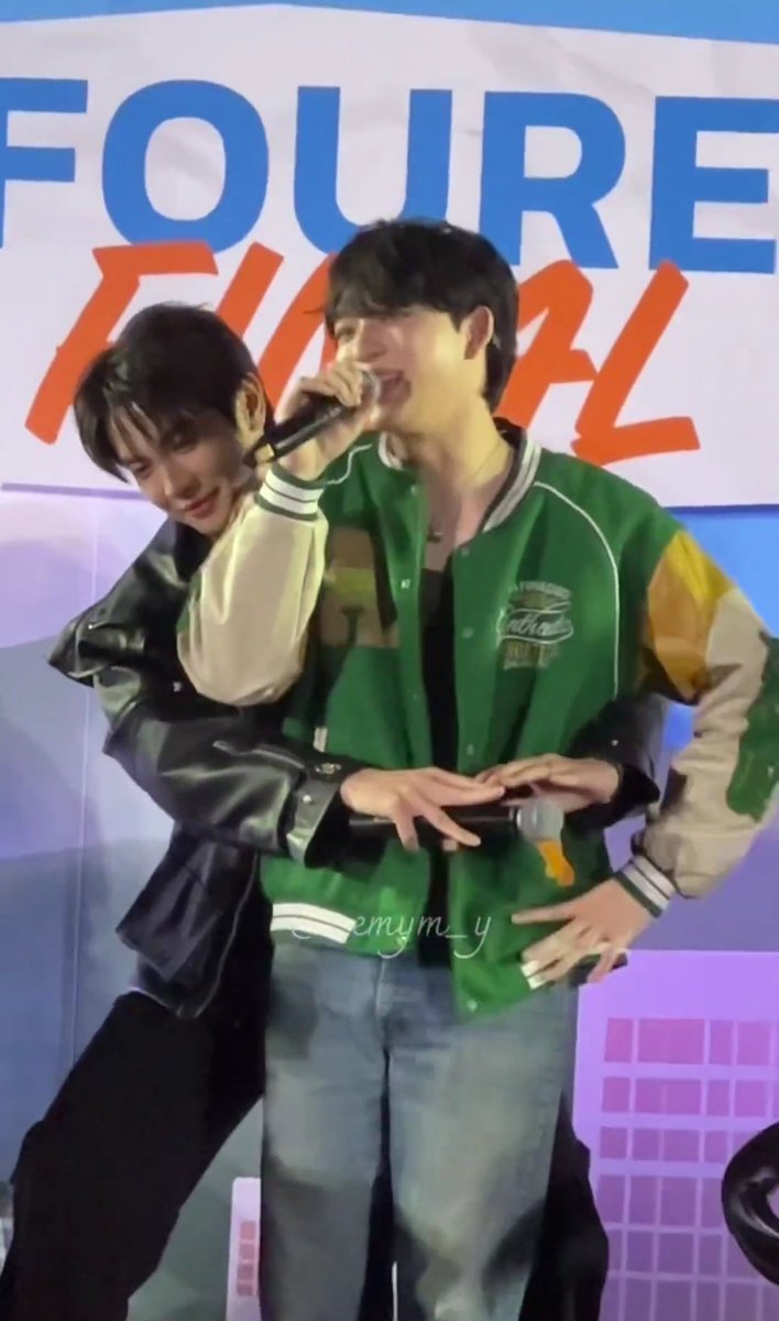 Niiiiiiiky_'s tweet photo. The way Maxky pull him closer 😭

FOUREVER SEE YOU AGAIN
#FoureverYouFinalEP
#maxkybas #แม็กกี้บาส
https://t.co/YONefY5BhJ https://t.co/tluHb3Q8rJ