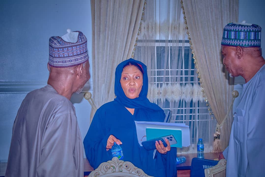 ACReSALNigeria's tweet photo. Dateline 24/1/2025

Empowering Yobe State: @WBG_Nigeria and @GovNigeria Kick-Start 5-Day Implementation Mission to Boost Community Climate Resilience

A joint World Bank and Federal Government of Nigeria (FGN) implementation support mission to Yobe State's Agro-Climatic Resilience in Semi-Arid Landscapes (ACReSAL) Project kicked off in Yobe State, marking a significant step towards enhancing climate resilience and boosting community livelihoods in the region. 

The mission is co-led by Dr. Joy Iganya Agene, Task Team Leader of the ACReSAL project, and Abdulhamid Umar, National Project Coordinator of ACReSAL.

During the preliminary meeting, Dr. Agene emphasized the mission's objectives, which include providing technical support to Yobe State ACReSAL and reviewing Yobe State ACReSAL's results framework to document project impacts. 

She praised Yobe ACReSAL as one of the top-performing states in the project, highlighting His Excellency, the Executive Governor of Yobe State, Hon. Mai Mala Buni CON, COMN's commitment and support to addressing climate change. 

Dr. Agene also expressed gratitude to the commissioners, permanent secretaries, and the Yobe State project management unit for their dedication to transforming the state's landscape from "brown to green."

Abdulhamid Umar, National Project Coordinator, revealed that Yobe State has achieved remarkable success in implementing the Community Resolving Fund (CRF), with the highest number of recipients and impressive outcomes. 

He noted that beneficiaries are repaying the funds, allowing others to benefit from the revolving loan. 

“Approximately 2,800 communities across the project's implementing states will benefit from this initiative, aimed at mitigating the effects of climate change and enhancing livelihoods," he said.

The mission team was warmly received by Hon. Sidi Yakubu Karasuwa, Commissioner for Environment, Yobe State, and Engr. Usman Ahmed, Commissioner for Water Resources, Yobe State.

By providing this financial support, promoting climate resilience, and enhancing livelihoods, ACReSAL plays a vital role in building stronger and more resilient communities.

@BalarabeAbbas_ 
@BalarabeA_Media 
@FMEnvng 
@FMWA_ng 
@NigeriaGov 
@NGfmafs, @SenatorAKyari, @sabialiyu_
@Waterresources9
@SalakoIziaq
@JosephUtsev 
@iganya 
@woye1 
@WBG_Nigeria 
@WorldBank 
@JEnvironmentNG 
@AgroClimateNews