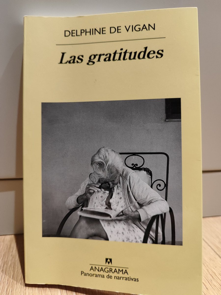 De Vigan nos regala una novela llena de delicadeza y sensibilidad sobre el envejecimiento, la pérdida y las despedidas. Sobre la necesidad de agradecer y abrazar cuando aún no es demasiado tarde. Impresiona la precisión con la que encuentra las palabras para hacerlo. Maravilloso.