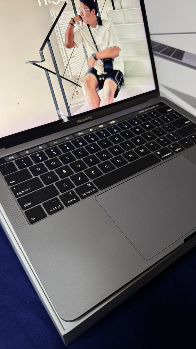 nothing_dots's tweet photo. Im selling my Macbook Pro 13inch 2020 512gb TouchBar

RM2899 can nego https://t.co/sQfatW91MY