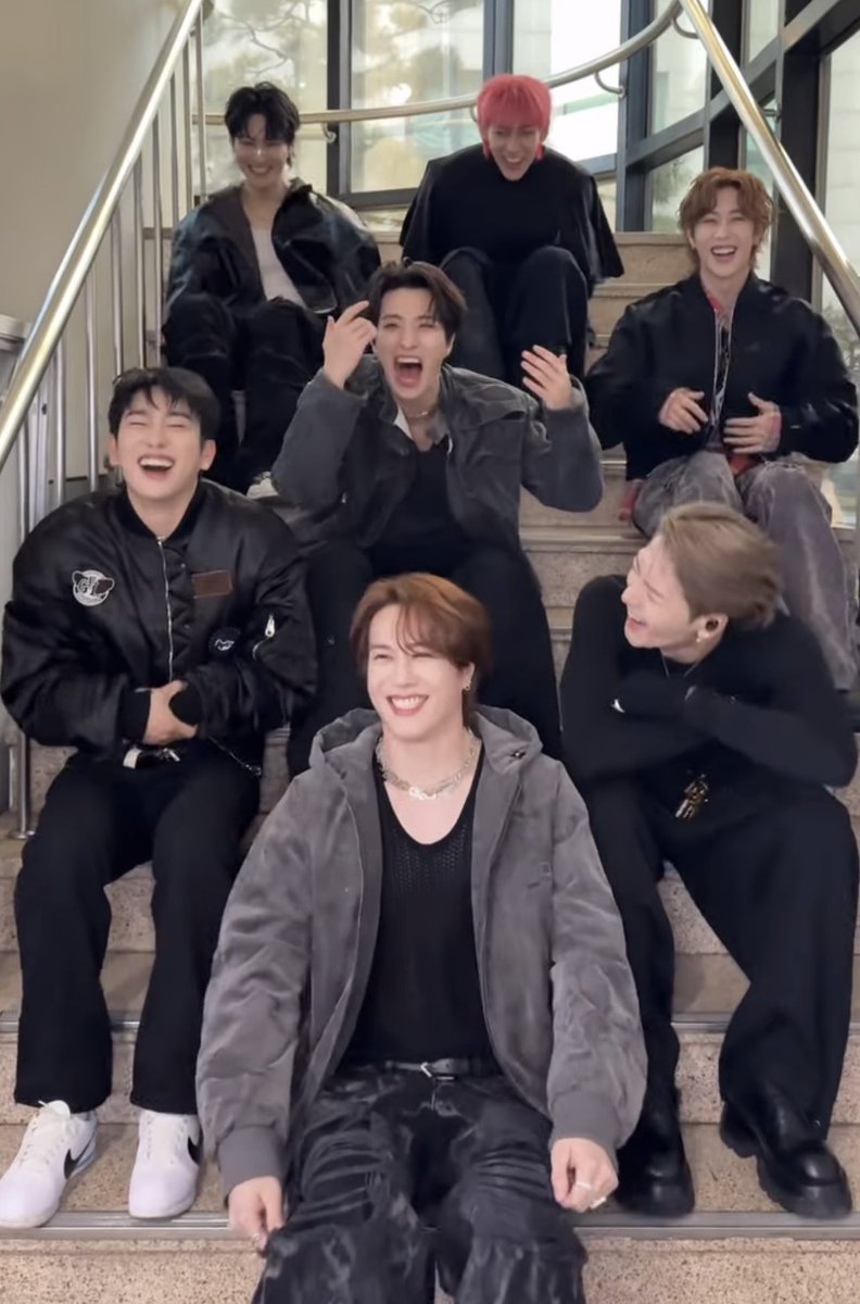 GOT7isOT7's tweet image. i love you so much my GOT7 😭😭😭