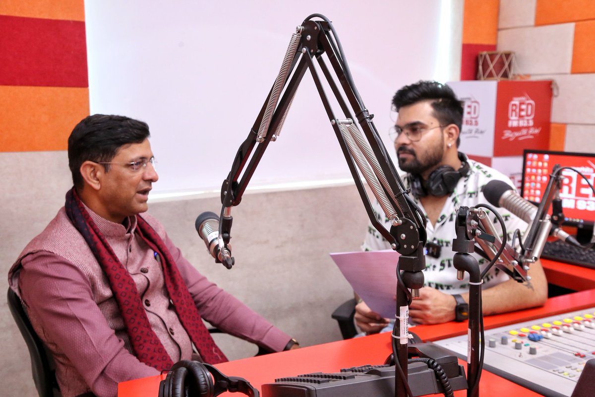 advpushyamitra's tweet image. आज 93.5 रेड एफएम स्टूडियो में "इंदौर क्लाइमेट मिशन" पर विशेष साक्षात्कार दिया।

इस चर्चा के माध्यम से पर्यावरण संरक्षण और जलवायु परिवर्तन के प्रति जागरूकता बढ़ाने के लिए नगर निगम द्वारा किए जा रहे प्रयासों को साझा किया गया।

#IndoreClimateMission #ClimateAwareness #GreenIndore