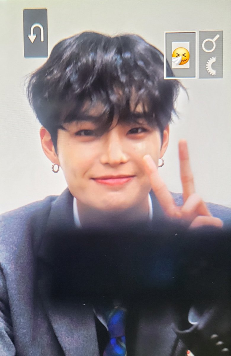 250125 라이징스타

Ah-Choo 🤧
널 보면 재채기가 나올 것 같아 👉👈
너만 보면 해주고픈 얘기가 참 많아 🫶🩷

#김성중 #성중 #KIMSUNGJOONG #SUNGJOONG #겨울이니까