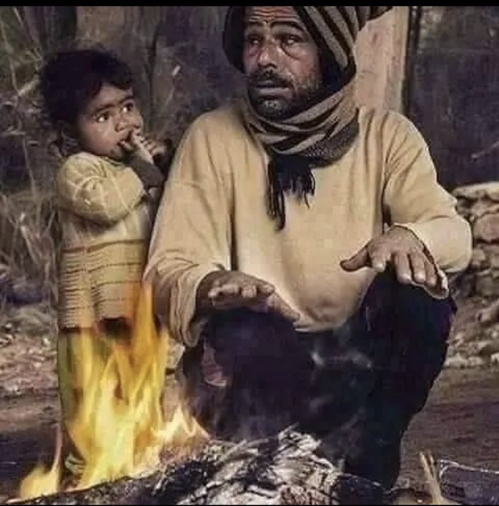 كم واحد قاضي حيله و وده يطيح
وتوقفه نظرة اللي يحسبونه قوي