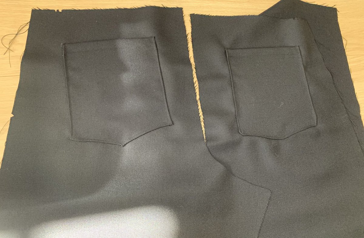 wooln_wooln's tweet photo. パンツ製作 経過①
ポケット２つ作り
ウラ生地に縫い付けました。

ポケット作るのがこんなに難しいとは🤨
縫い付ける時、角縫うのが難しく
のび、丸みのある可愛らしい感じになってしまいました🙂‍↕️
まず��形にすること目指してます！

#洋裁　#パンツ作り　#ミシン初心者 https://t.co/jXHadTPYZM