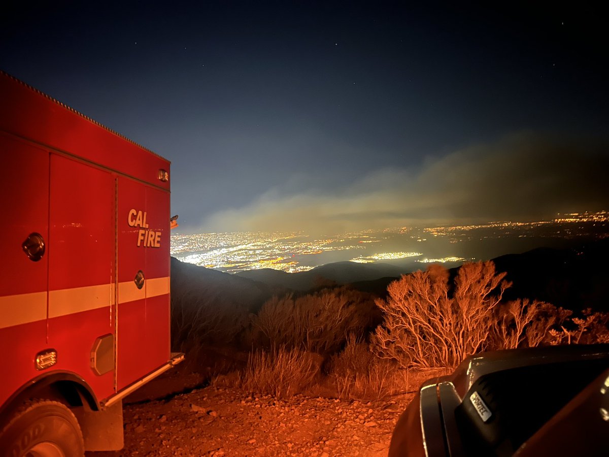 CALFIRECZU's tweet image. Strike Team 9171C is at it again! These firefighters are battling the #Border2Fire. This team is made up of 3 CAL FIRE CZU engines and 2 @calfireSCU engines and a CZU fire captain. 
#CaWx