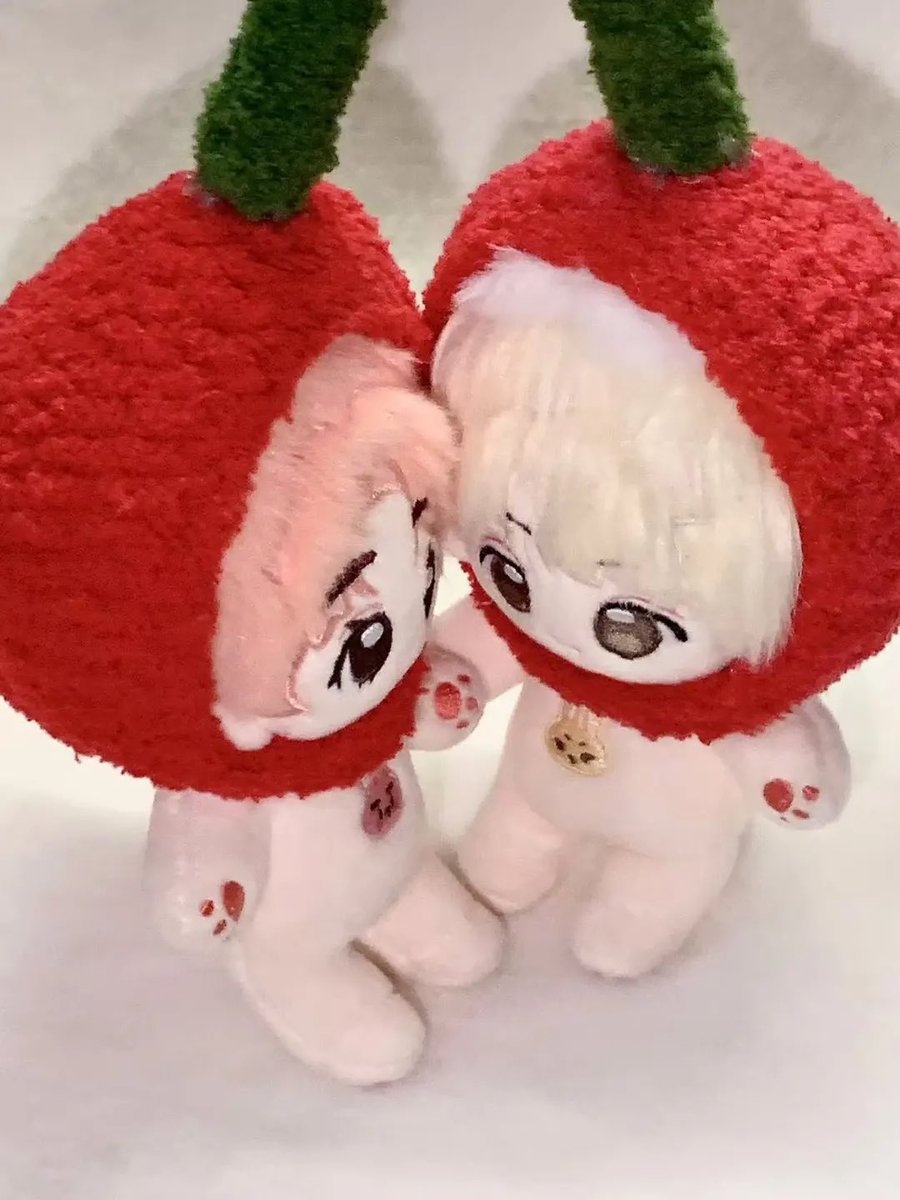 gureumart's tweet photo. wts lfb svt ph go 

seventeen scoups 'rabbku' & jeonghan 'rabbni' jeongcheol coupjeong 10cm dolls

sold as set 
₱1280 / ₱1060
with / without skeleton
with detachable ears & tail

+ fees (once onhand)
prod : 3-4 months
under feta

doo: 02/06/25
dop: 50% 02/15/25 | RB 03/01/25

order here : https://t.co/2JLT8EQjvo