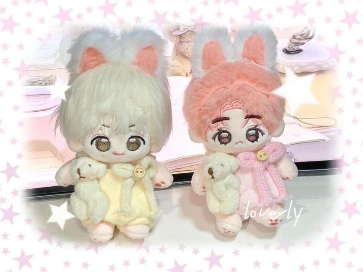 gureumart's tweet photo. wts lfb svt ph go 

seventeen scoups 'rabbku' & jeonghan 'rabbni' jeongcheol coupjeong 10cm dolls

sold as set 
₱1280 / ₱1060
with / without skeleton
with detachable ears & tail

+ fees (once onhand)
prod : 3-4 months
under feta

doo: 02/06/25
dop: 50% 02/15/25 | RB 03/01/25

order here : https://t.co/2JLT8EQjvo