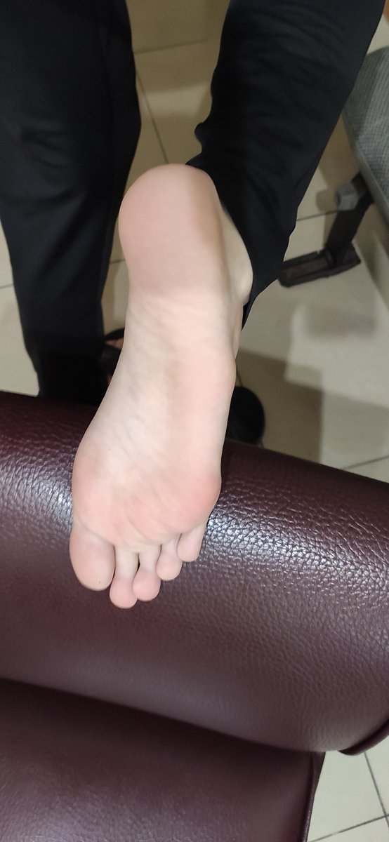 Pseudo2e's tweet photo. 冬天拍起來真的會比較白一點 https://t.co/u3O0dbuTXJ