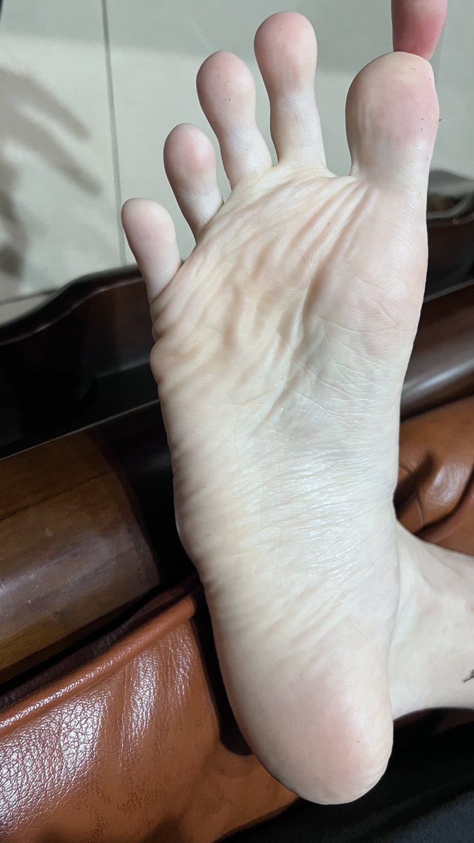 Pseudo2e's tweet photo. 冬天拍起來真的會比較白一點 https://t.co/u3O0dbuTXJ