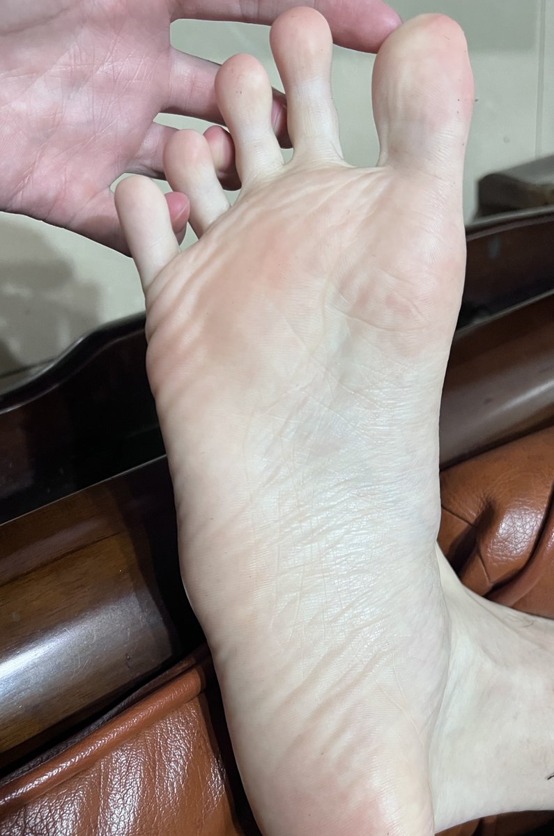 Pseudo2e's tweet photo. 冬天拍起來真的會比較白一點 https://t.co/u3O0dbuTXJ