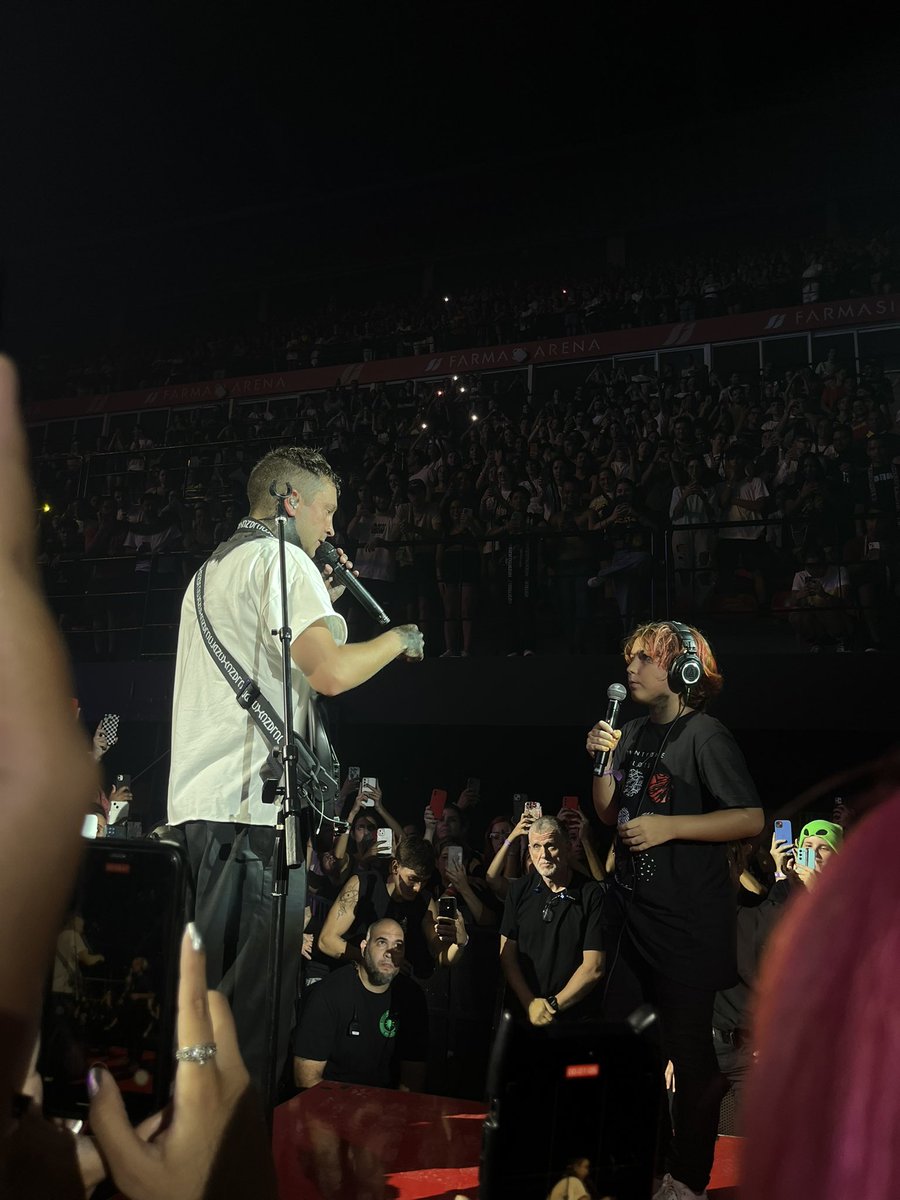 laila⁵ ⁴⁴ |-/ tweet media