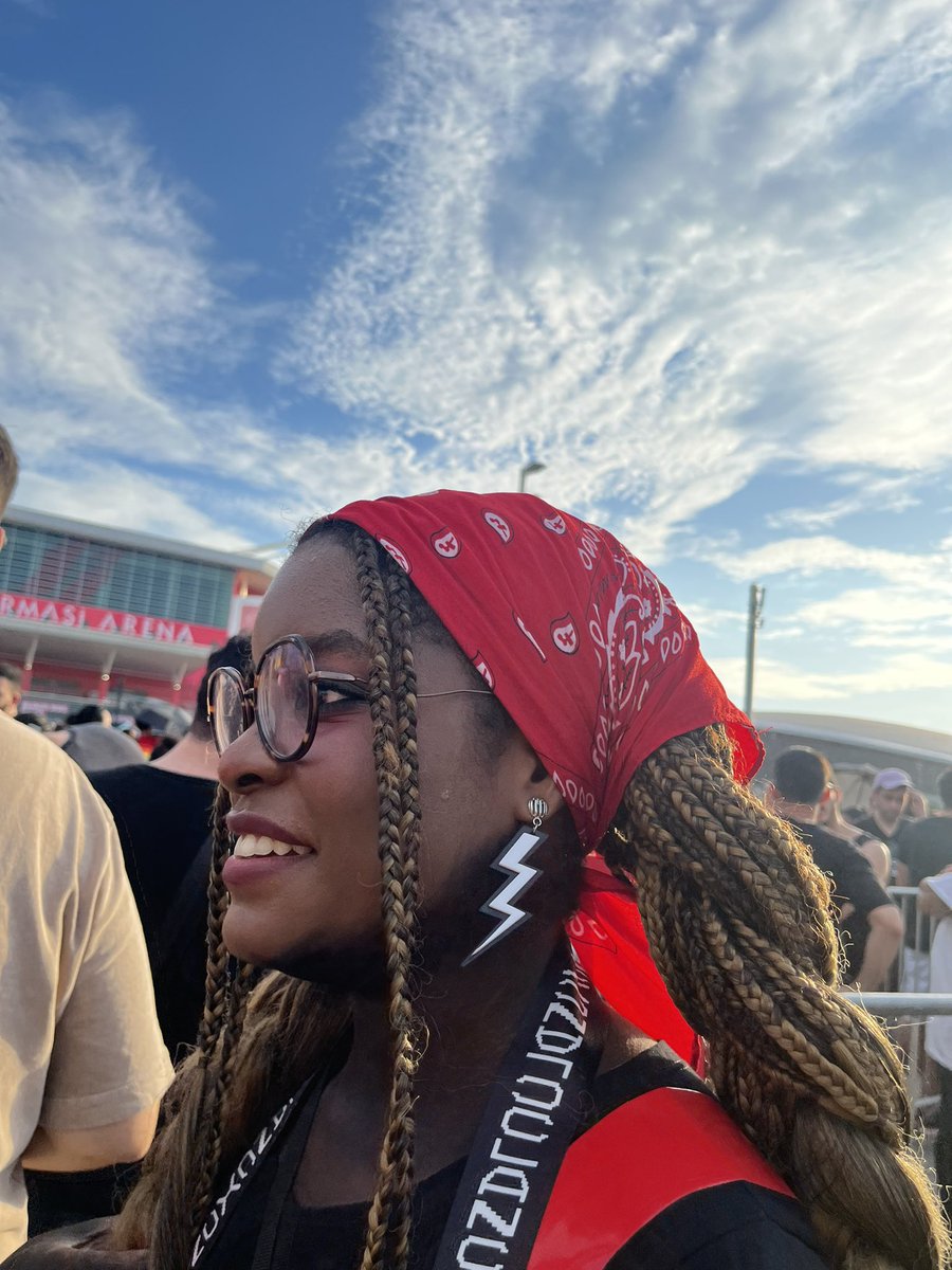 laila⁵ ⁴⁴ |-/ tweet media