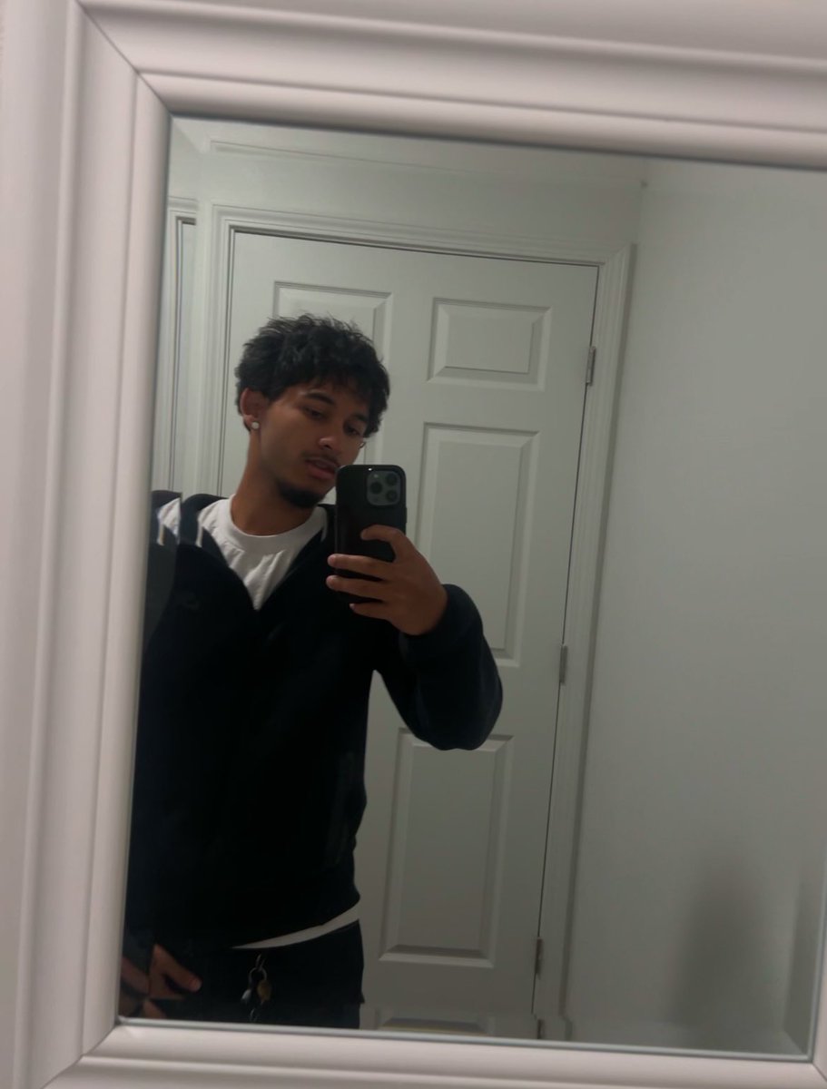 thisaintyeth's tweet photo. i been eating good, i be surprised that i ain’t getting hella fat https://t.co/3W6ykjmwB7